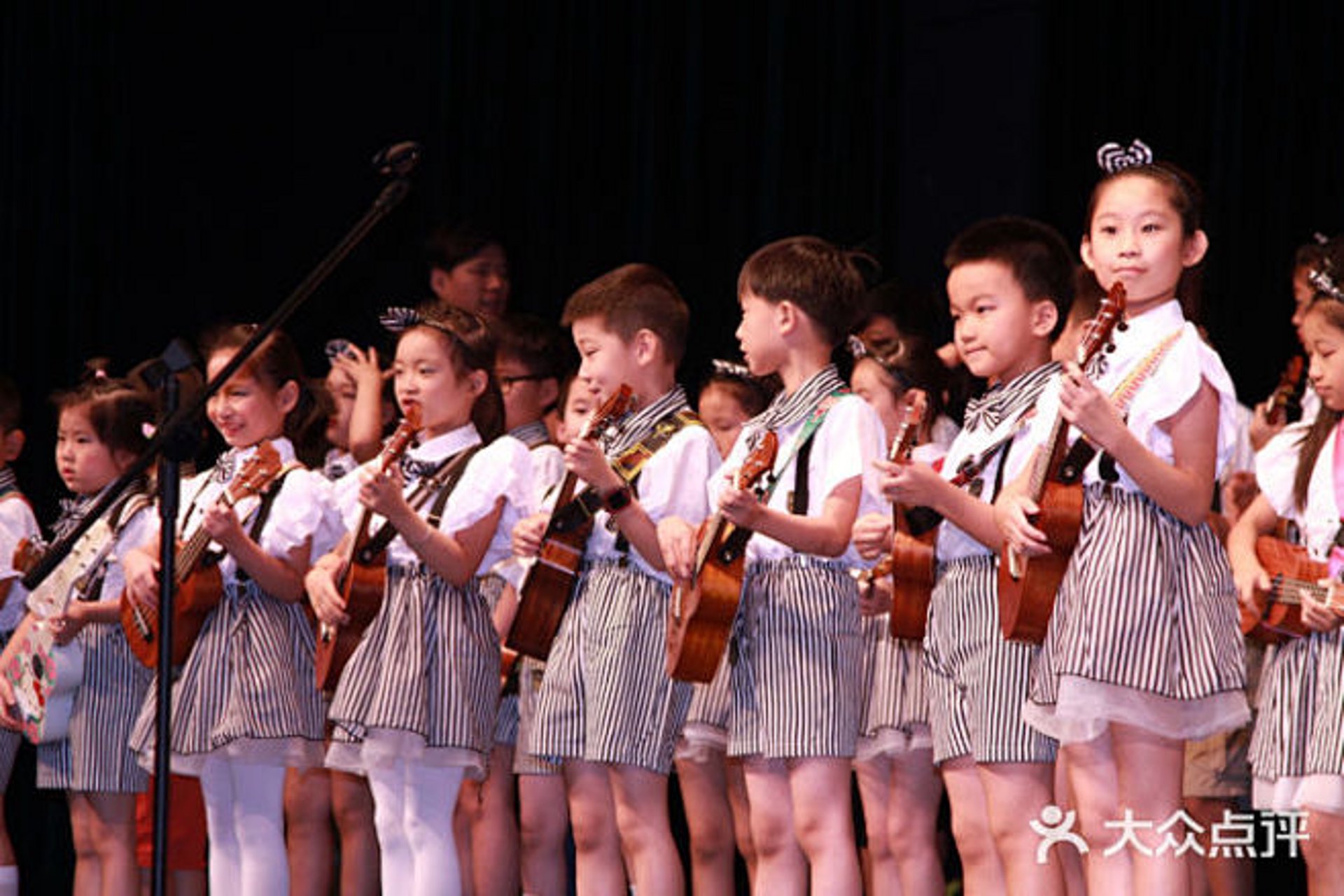 学尤克里里琴行